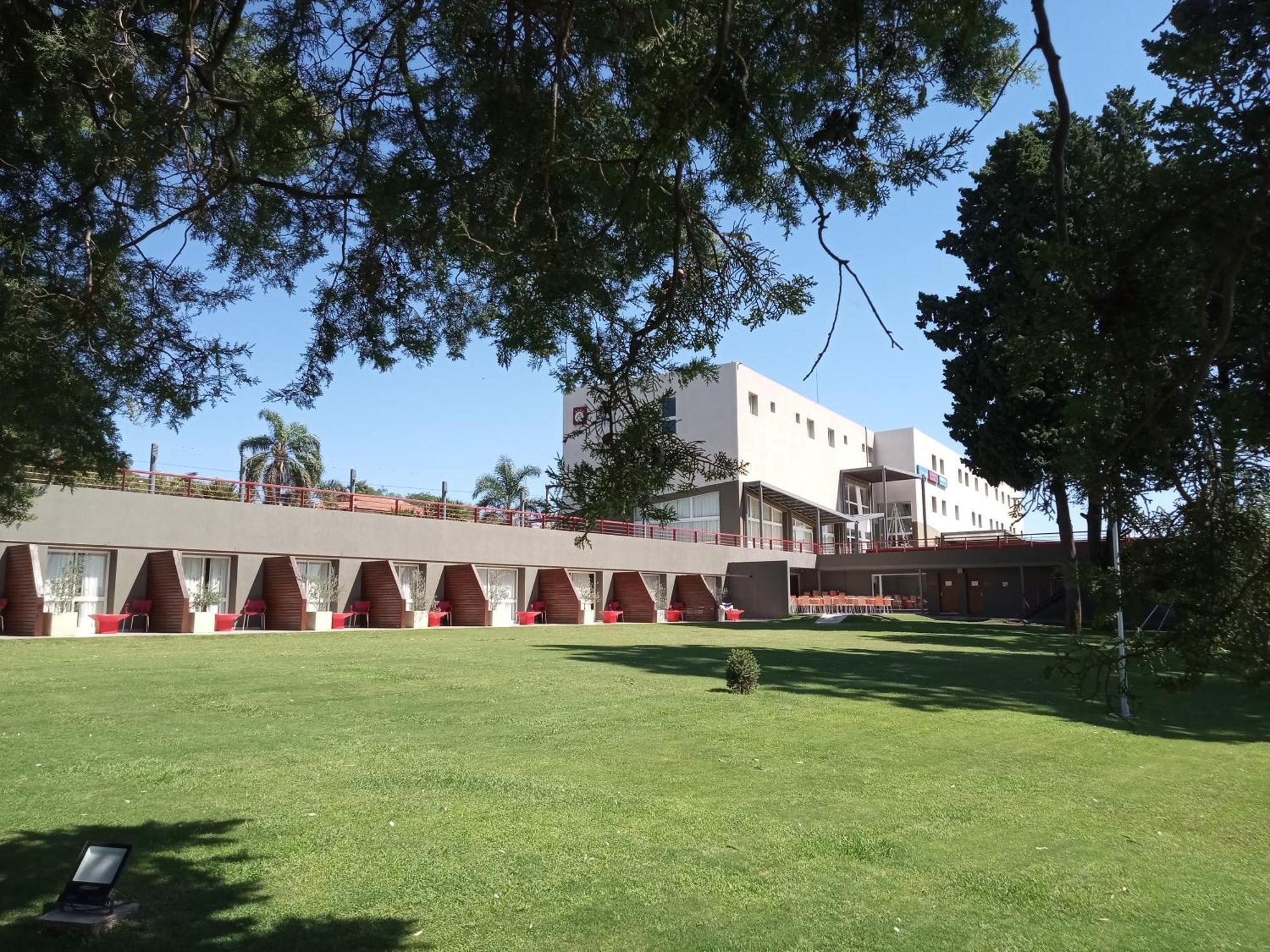 Amerian Villa Del Dique Bagian luar foto