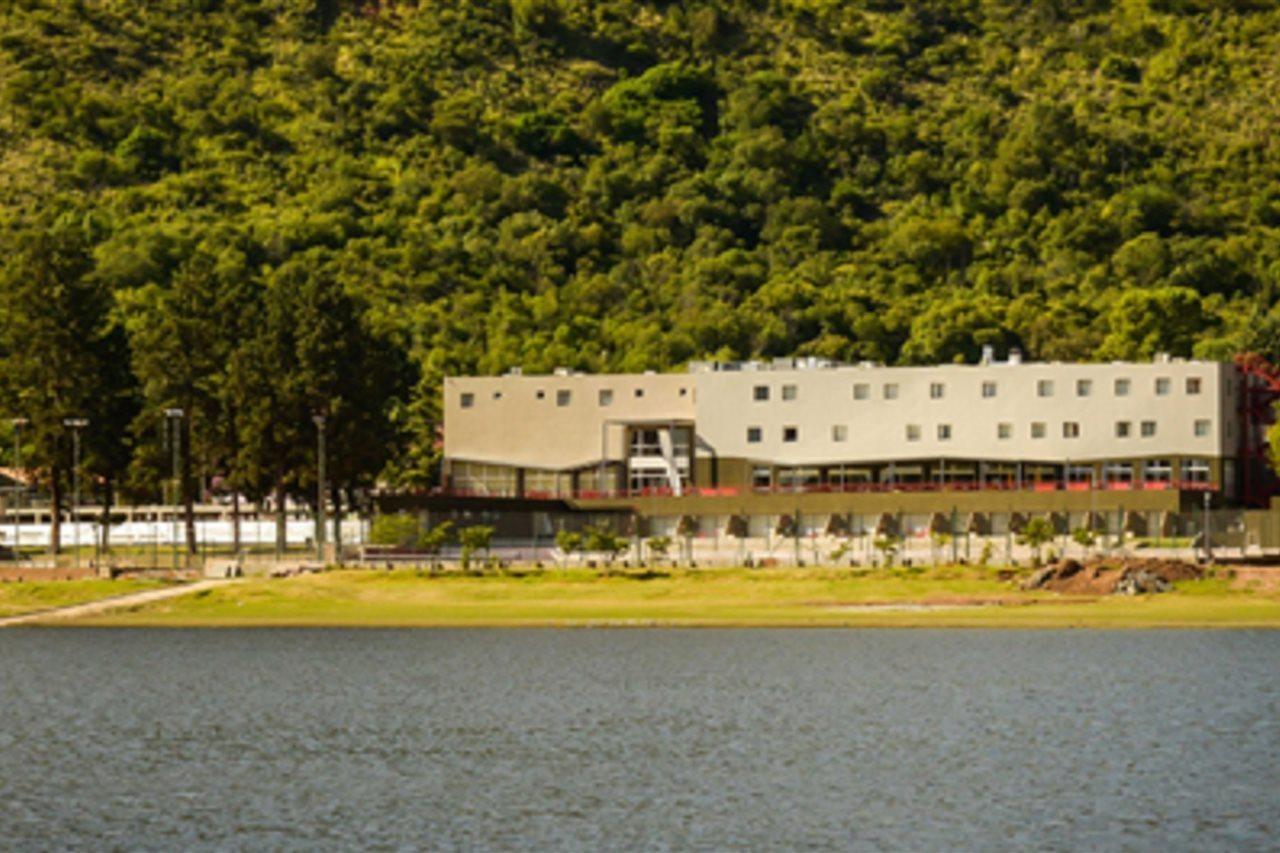 Amerian Villa Del Dique Bagian luar foto
