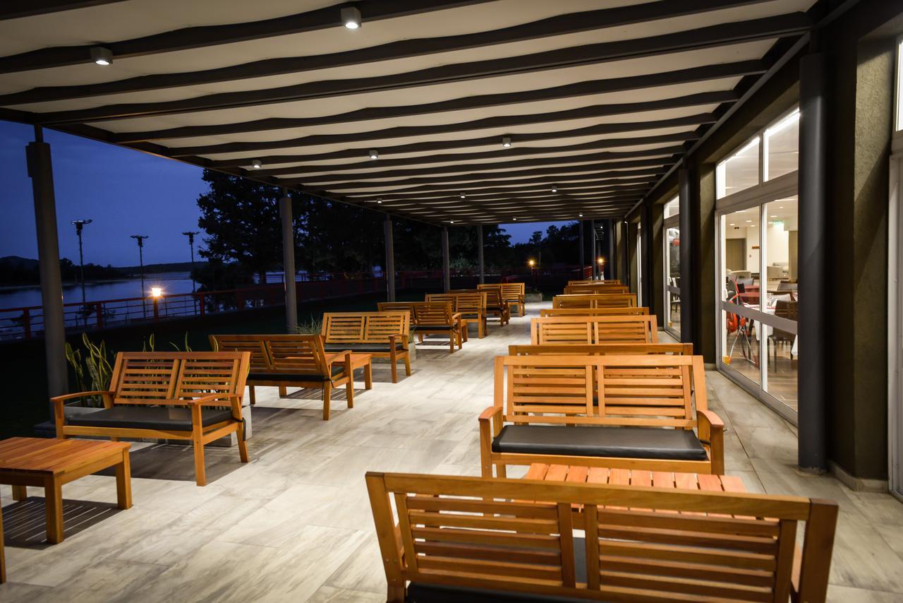 Amerian Villa Del Dique Bagian luar foto
